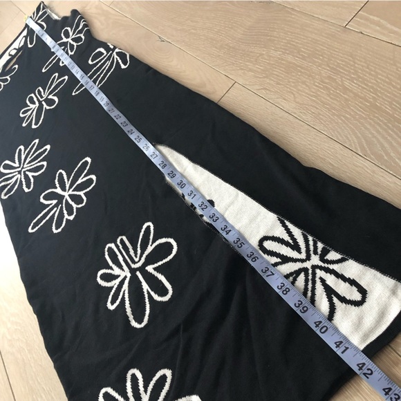 Open Back Floral Knit Slit Dress in Black & White Size S - Picture 11 of 11